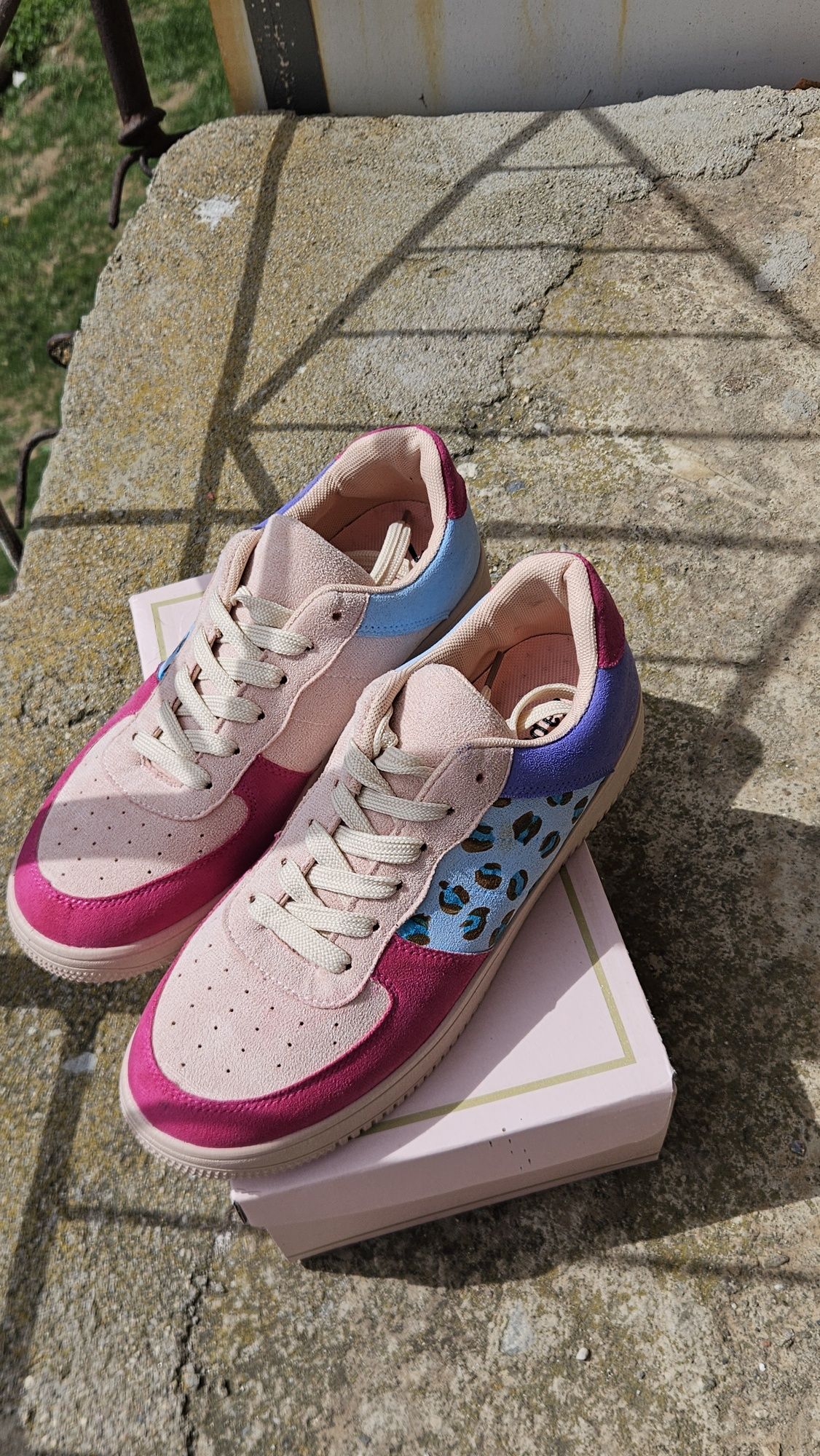 Кецове Zapatos 39номер розови цветни