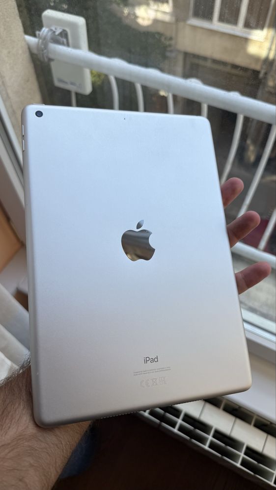 iPad 8th Gen (WiFi) 32GB + Apple Pencil