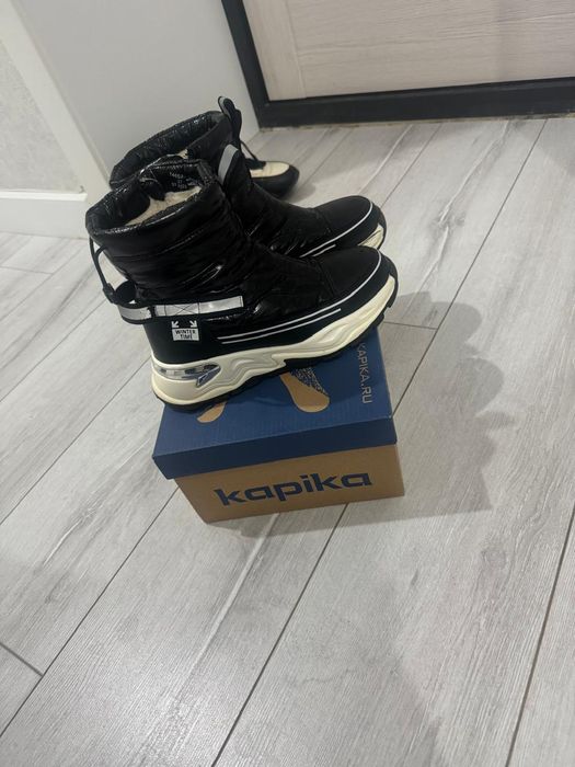 Продается сапоги женские детские 2штука37размера один осенний второй з