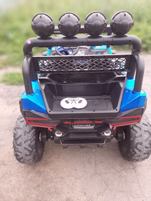 Продам машину детскую