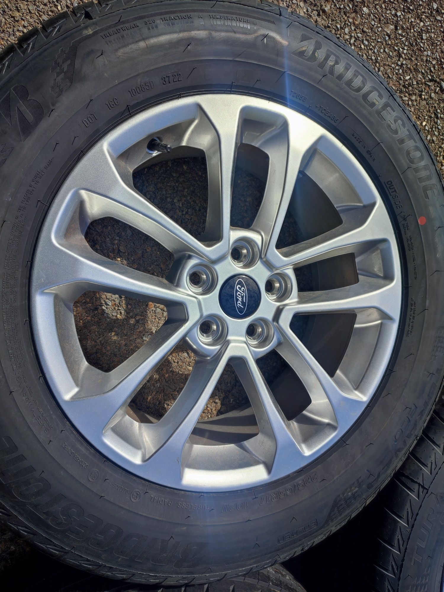 17" оригинални алуминиеви джанти с гуми за Ford Kuga...