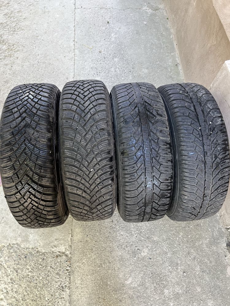 Set 4 cauciucuri iarna cu jenti de aliaj 195/65/R15.