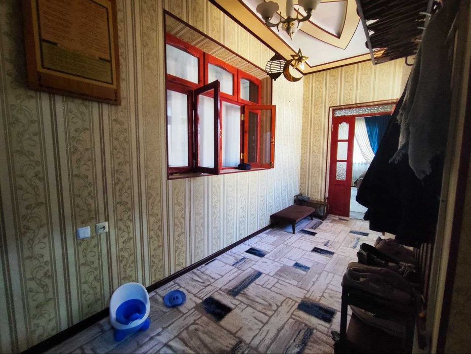 СРОЧНО !! Продаётся участок в Яшнабаде 3 соток 6 комнат