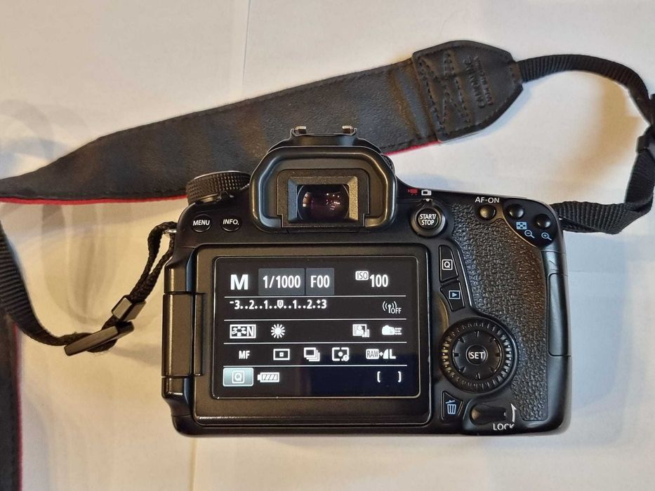 Canon EOS 70D – 2 acumulatori
32.270 poze