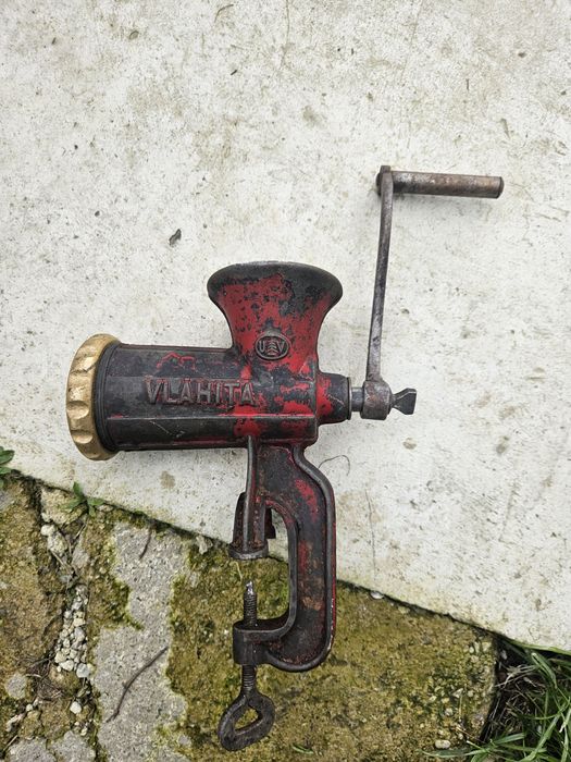 Vand 2 masini de tocat Vlahita si o masina de stors fructe