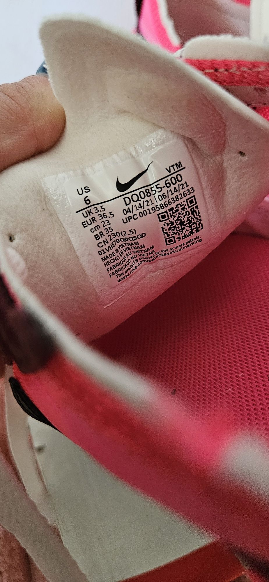 Adidași Nike roz