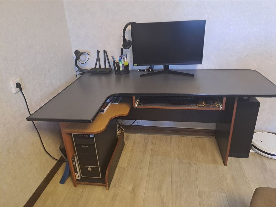 Компьютерный стол