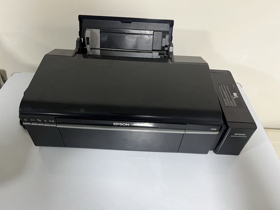 Принтер Epson L805 в отличном состоянии.