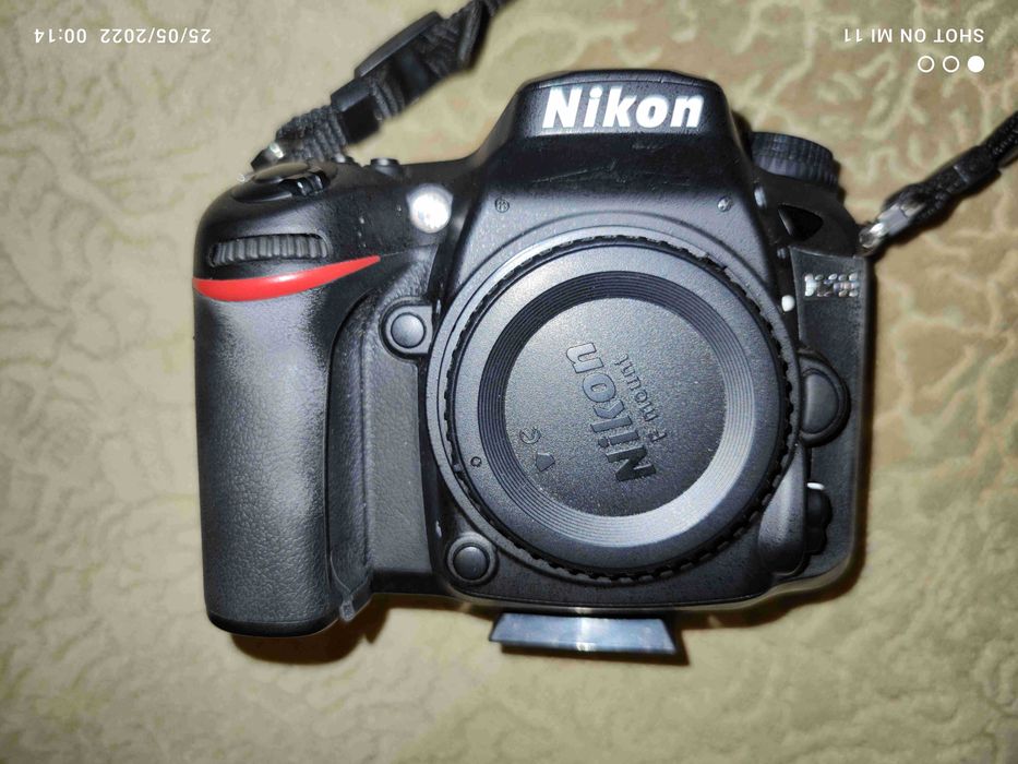 Продавам КОМПЛЕКТ фотоапарат Nikon D7200, обективи 55/18, статив