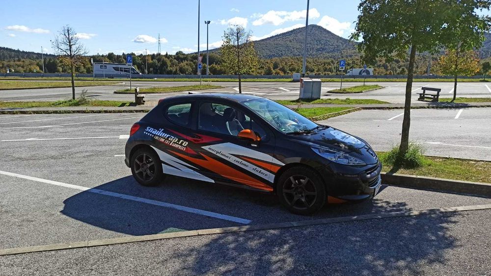 Inscriptionari auto / stickere auto pentru reclama