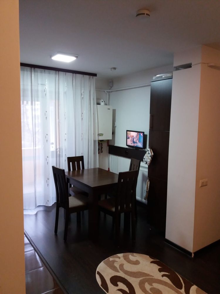 Vând apartament 3 camere în Ostroveni