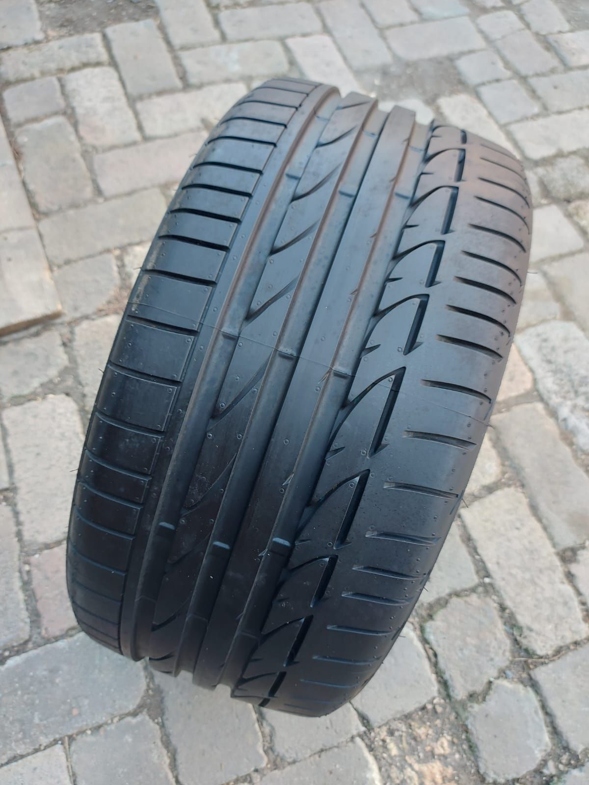 O bucată 255/245 55/40/35 R18 vară - una Michelin Bridgestone