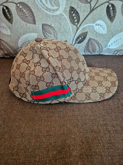 Gucci шапка закупена от Италия