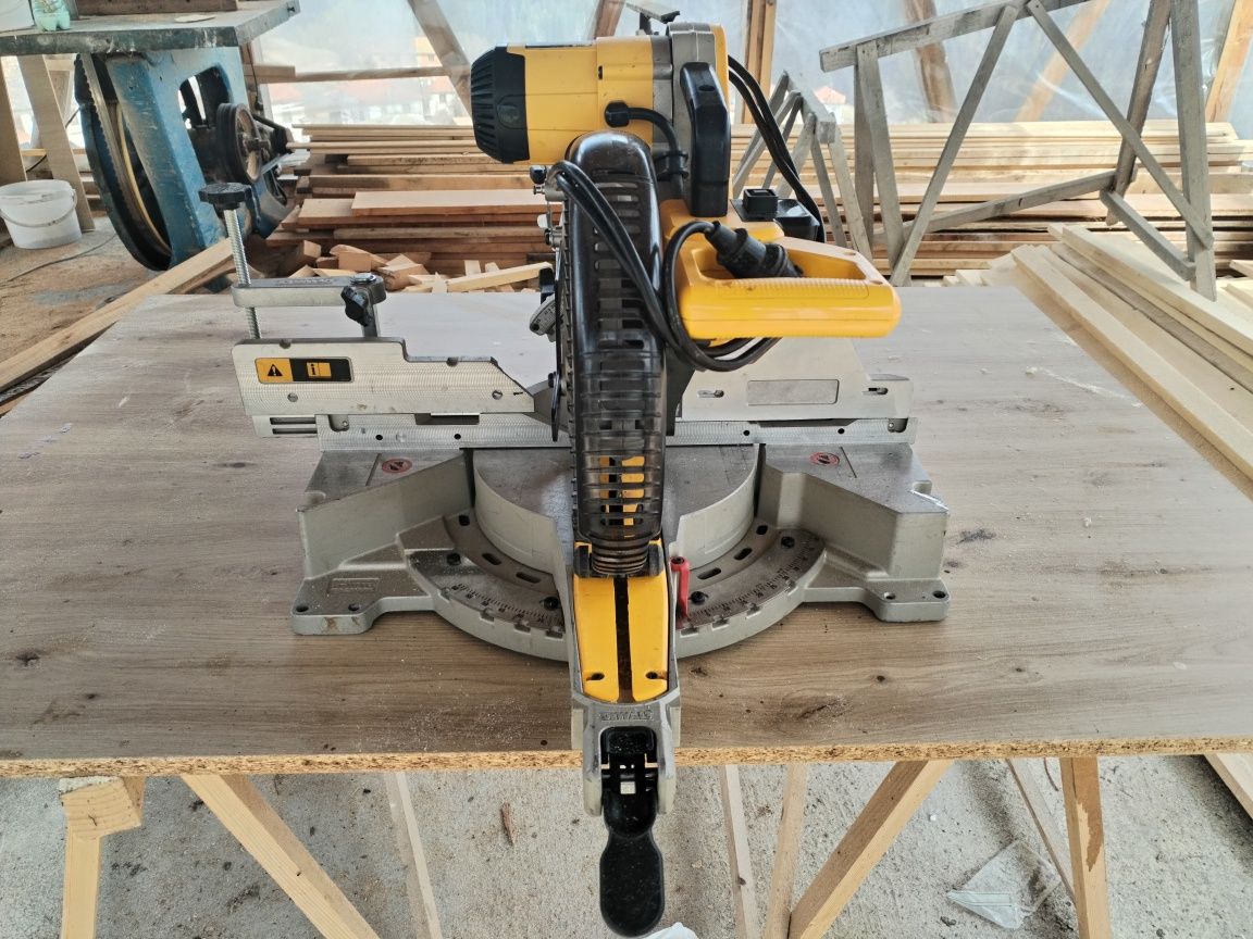 Потапящ циркуляр DeWalt