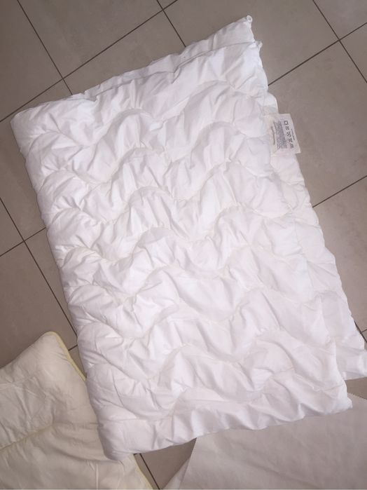 Червени кадифе възглавници Ikea/Камбанка/Disney;завивка/чаршаф бебе