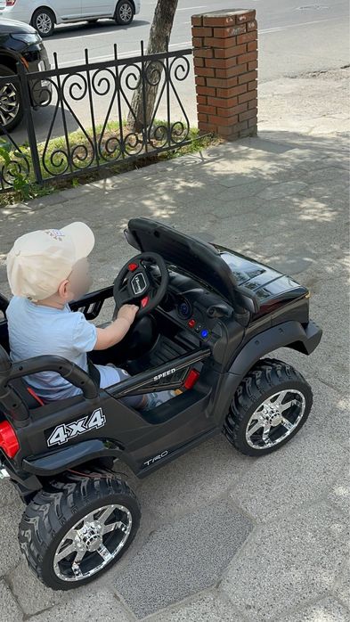 Машинка на пульте управления