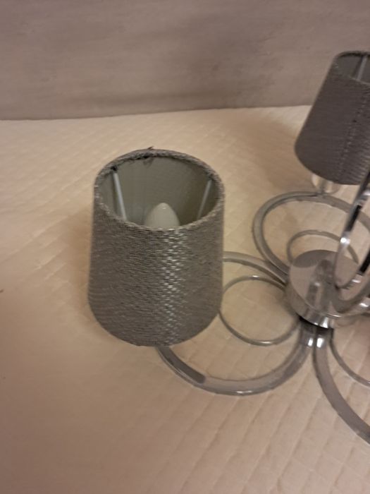 Продам люстру  б/у