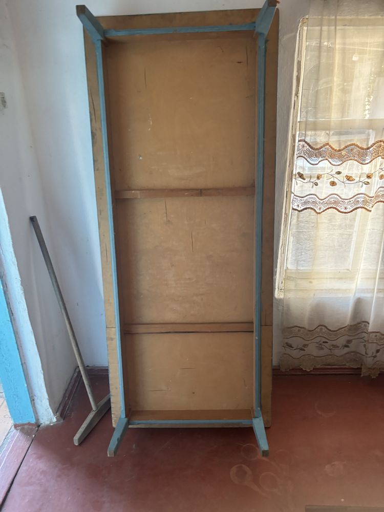 Продается стол низкий размер 80на2
