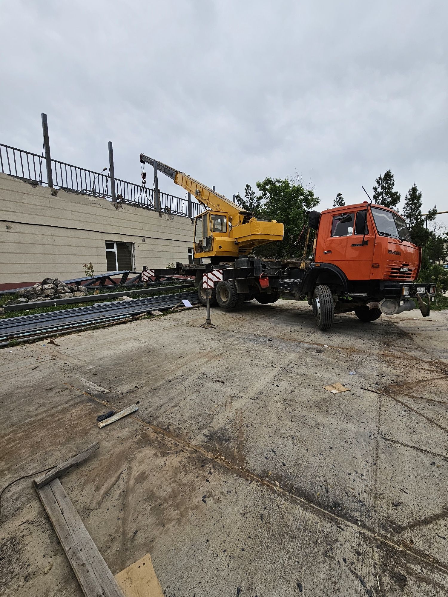 Услуга Авто крана 25 тонны стрела 22 метра