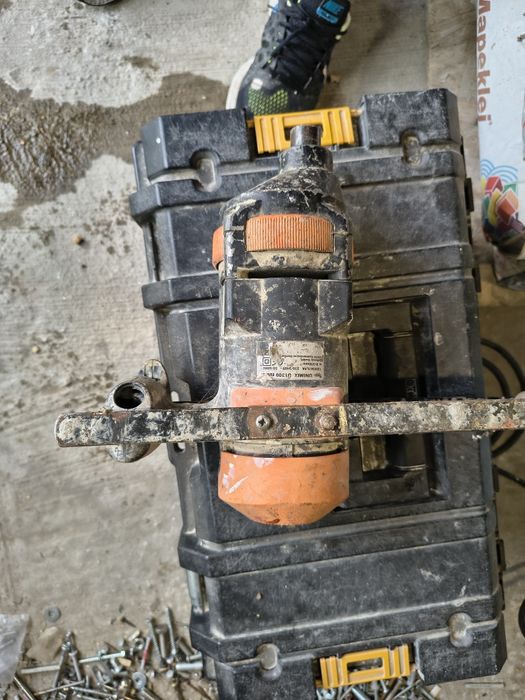 Перфоратор в добро състояние и миксер за части