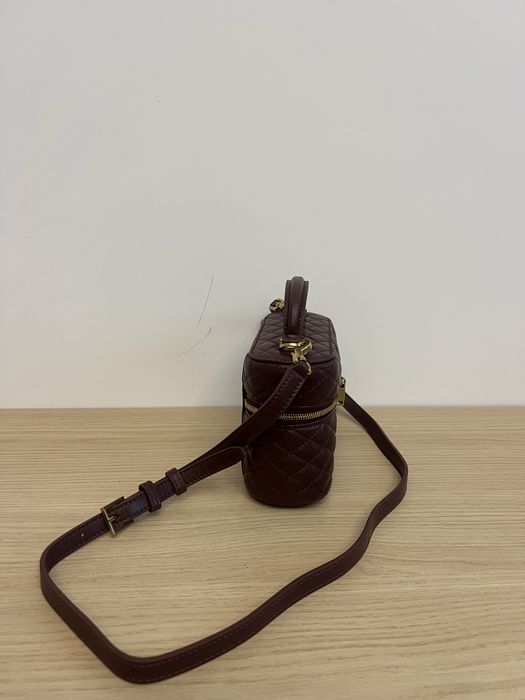 Чанта бордо на YSL vanity bag