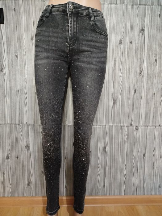 Дънки с камъни, балон и mom fit