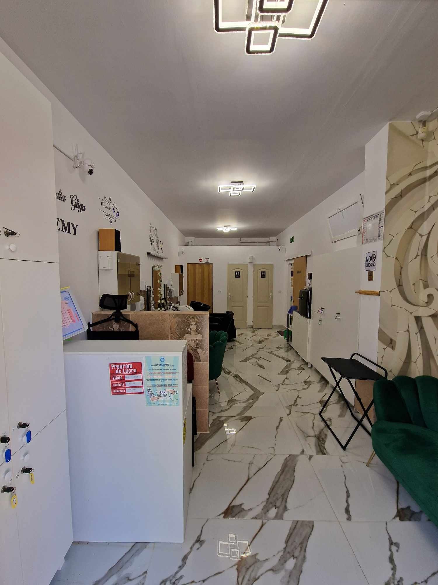 Vand 2 spatii comerciale 73mp impreuna plus 3 locuri de parcare