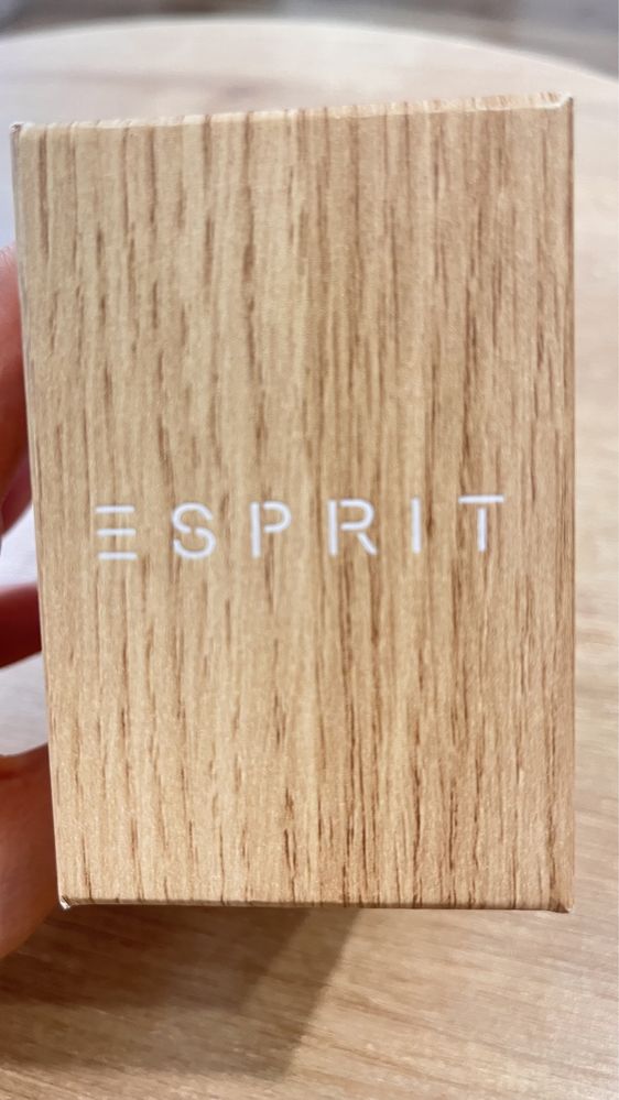 Чисто нов универсален часовник Esprit.