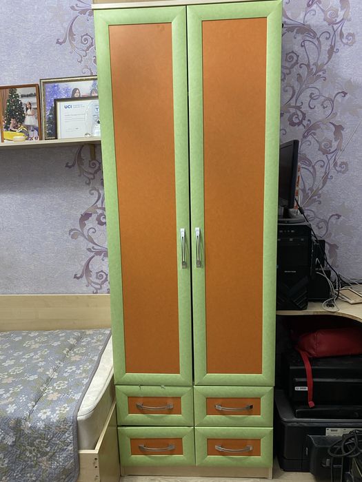 Детский гарнитур сатылады таза.