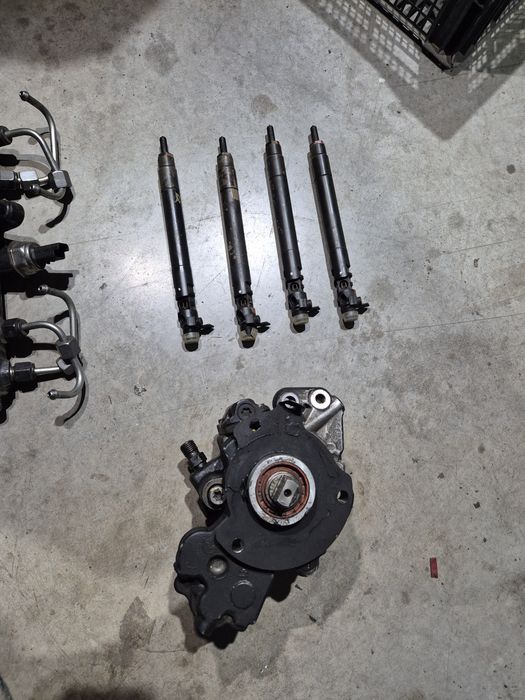 Injectoare ford kuga 2.0tdci an 2012 e5 cod injector EMBR00101D