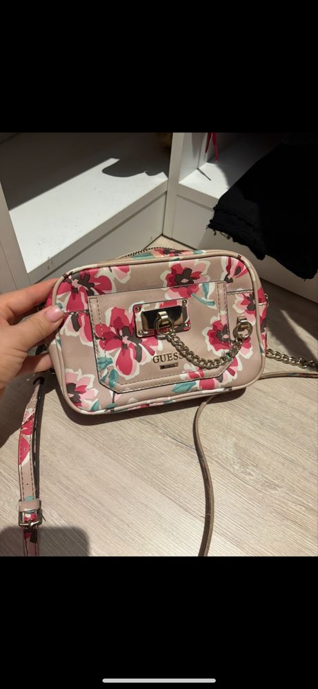 Дамска чанта Guess