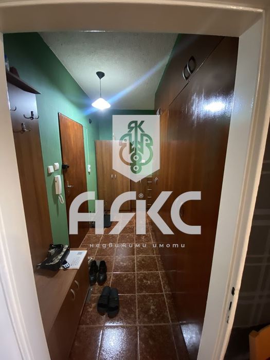 Двустаен напълно обзаведен апартамент в кв. Света Троица