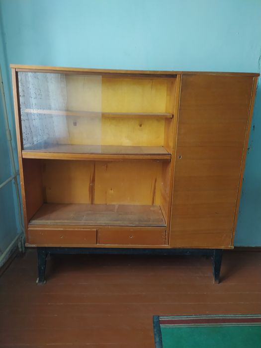 Продаётся сервант