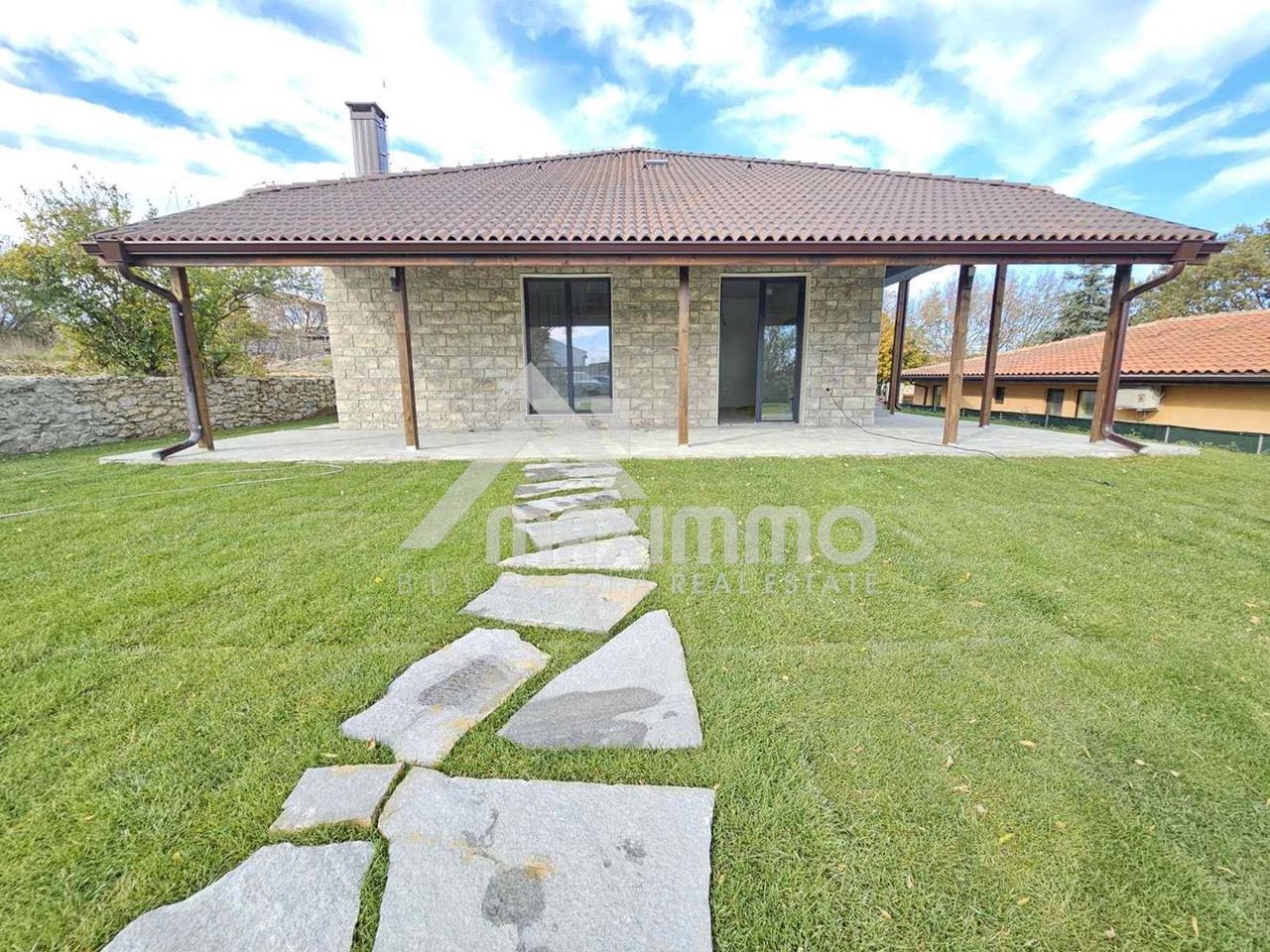 Продава се Къща в Аксаково - 258 кв.м за 1159 €/кв.м - Снимка #1