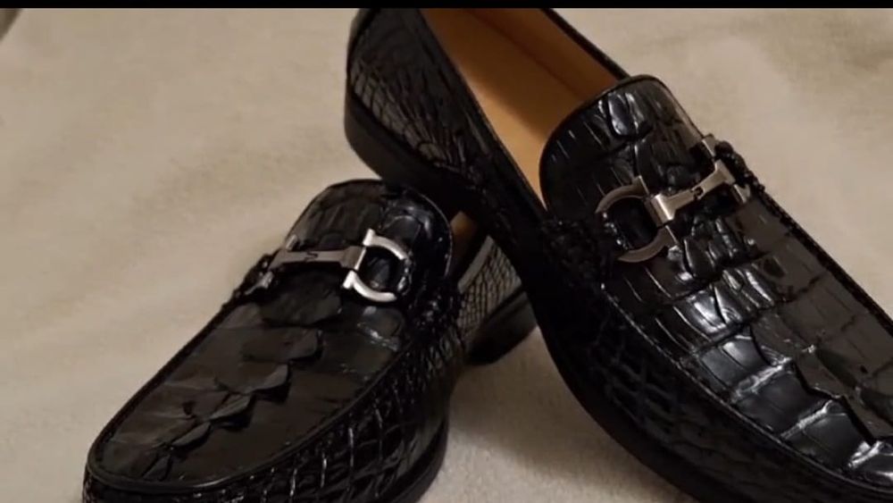 Мужская обувь, размер 43, изготовлена из высококачественной крокодилов