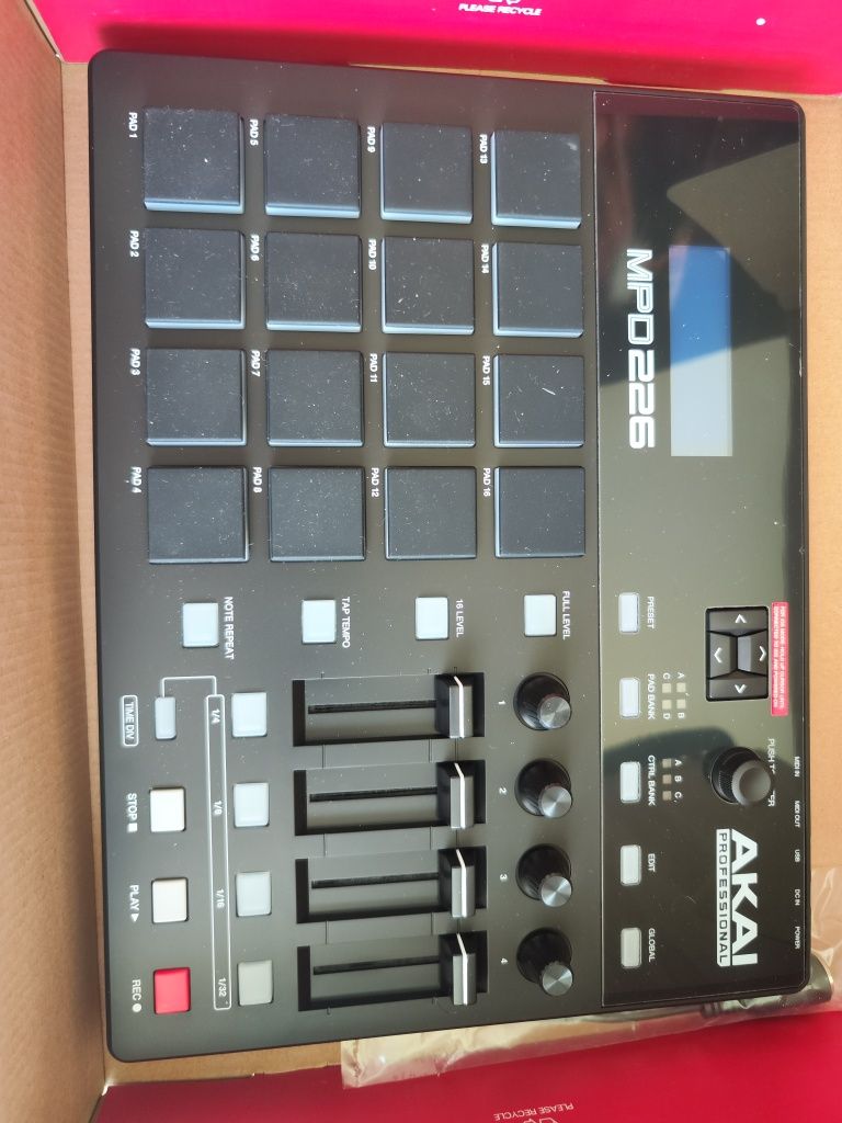 Akai MPD226 MIDI контролер(чисто нов)