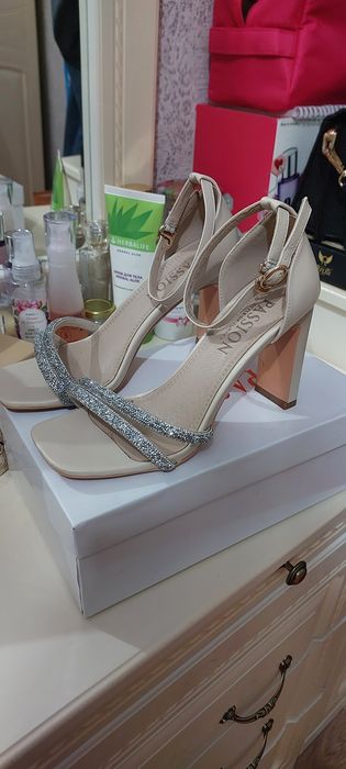 Продам Обувь 36 размер 7000 тг