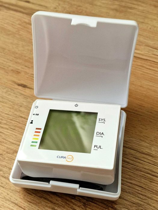 Tensiometru digital antebrat Curamed MD 12802 cu ghid vocal engleza