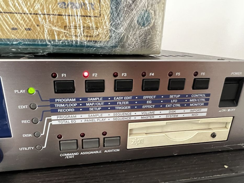Sampler Yamaha A4000 + extras