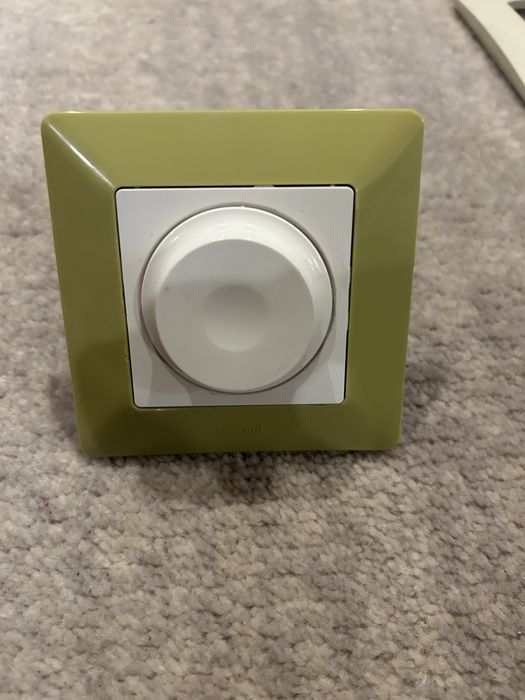 ДИМЕР КЛЮЧ механизъм  LEGRAND NILOE и капаче