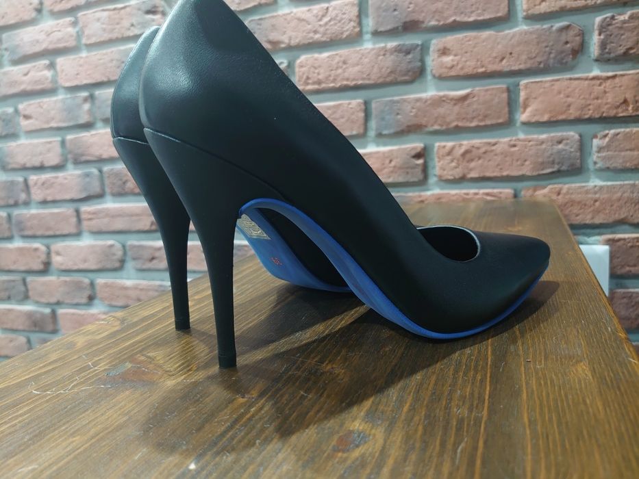 Pantofi stiletto piele noi nouți negri