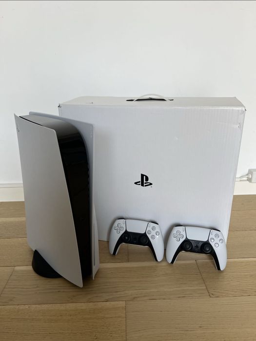 Vand PS5 disk edition de 825GB 2 manete
