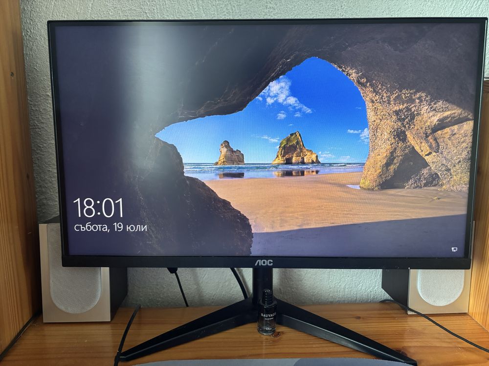 Геймърски компютър Ryzan 5 + GTX 1650 + SSD + монитор Los - Отличен