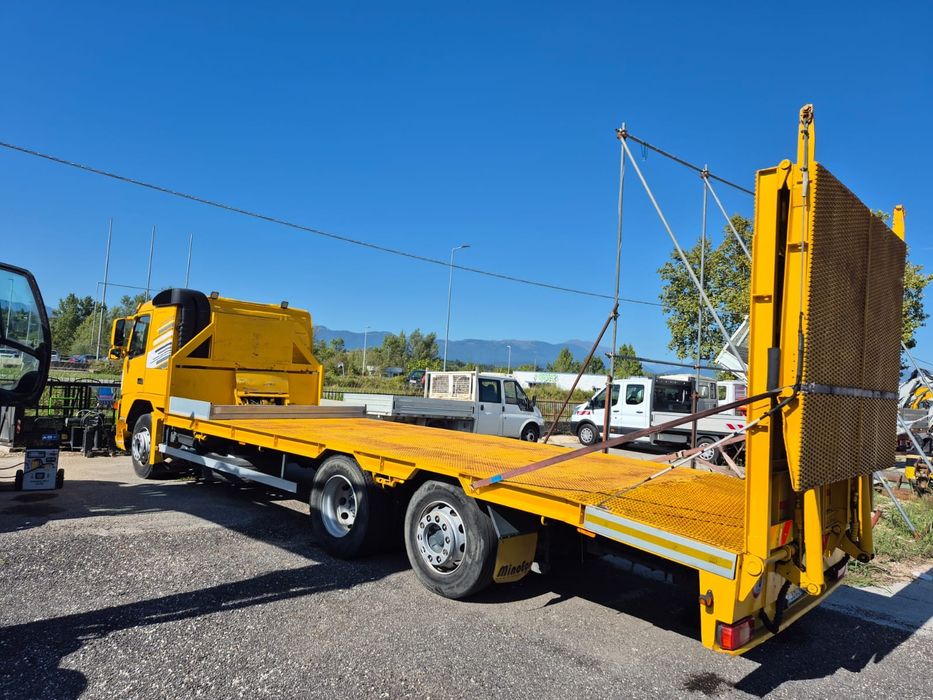 Camion Volvo Platforma utilaje