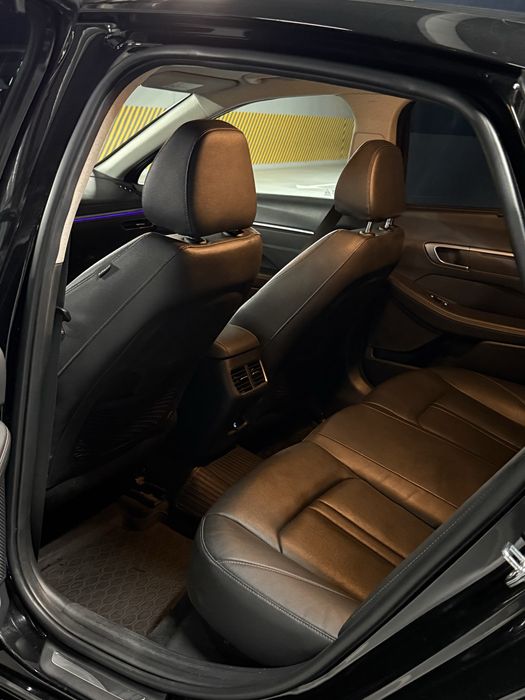 Hyundai sonata.