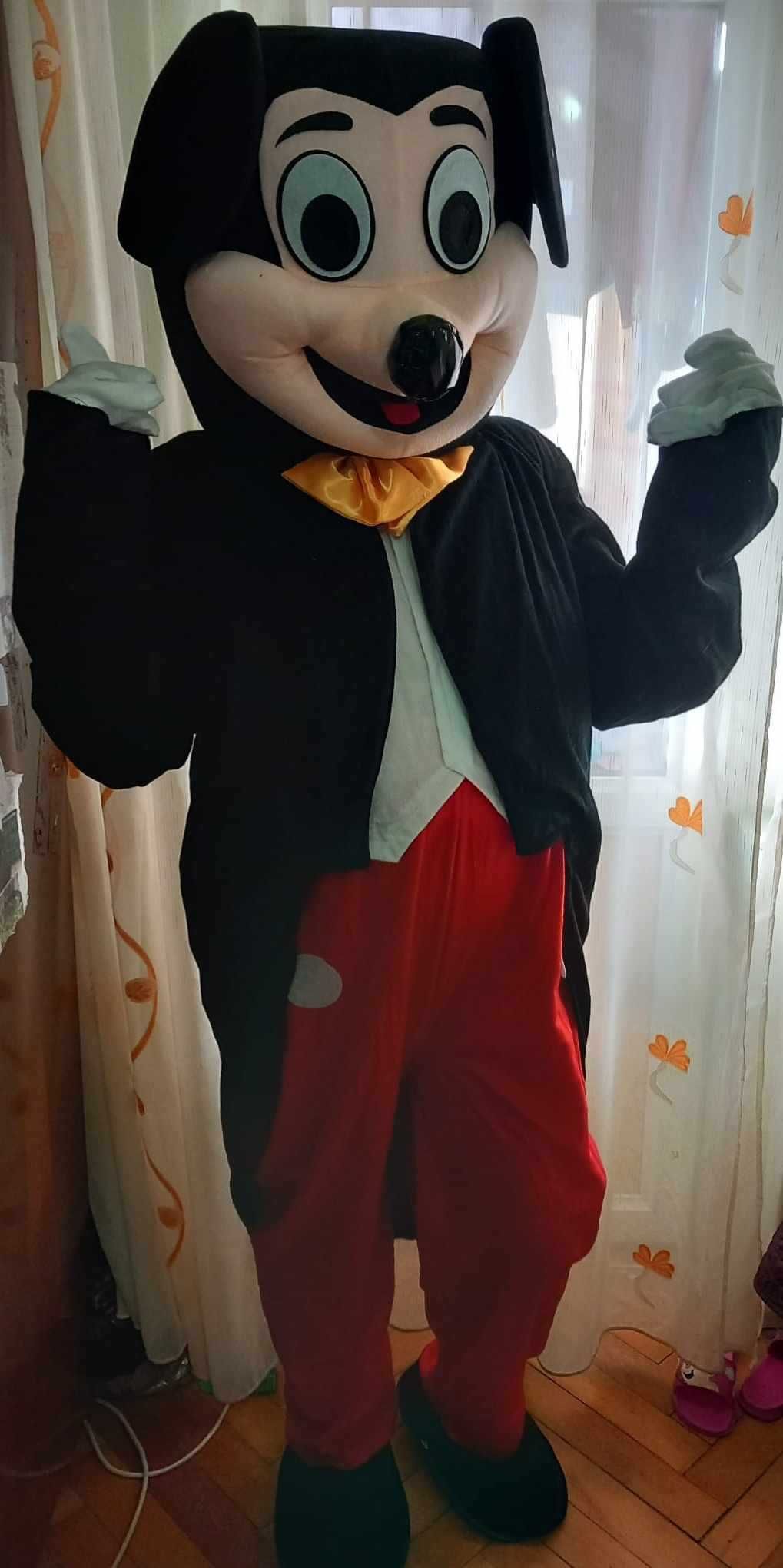 Vând mascota mickey 850 lei