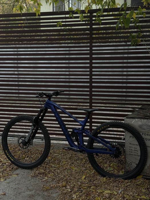 VAND/SCHIMB Trek slash 8 2023