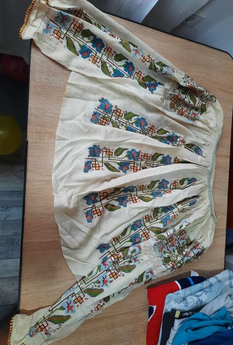 Vând ie tradițională, veche de peste 150 de ani!