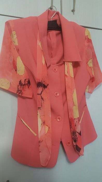 Costum.dama 3 piese, fusta sacou cu maneca scurta si pantalon drepti