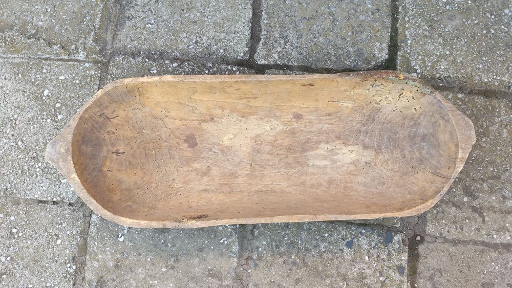 Нощви, дървено корито